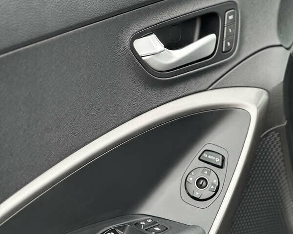 Черный Хендай Санта Фе, объемом двигателя 2.2 л и пробегом 204 тыс. км за 20700 $, фото 24 на Automoto.ua