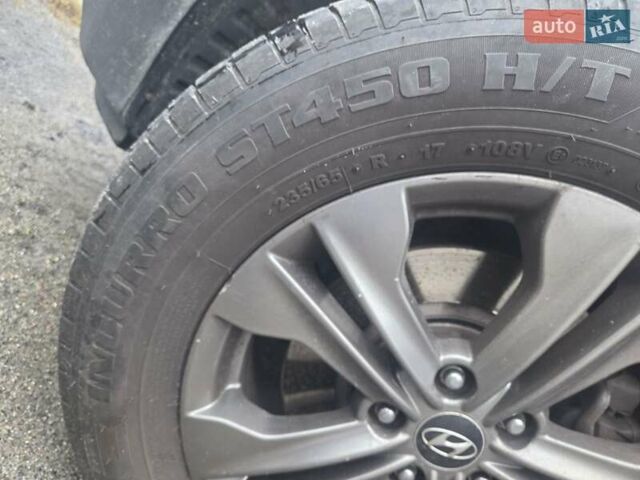 Черный Хендай Санта Фе, объемом двигателя 2.19 л и пробегом 341 тыс. км за 12500 $, фото 13 на Automoto.ua