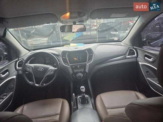Черный Хендай Санта Фе, объемом двигателя 2.19 л и пробегом 341 тыс. км за 12500 $, фото 5 на Automoto.ua