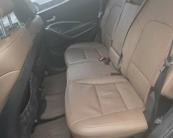 Черный Хендай Санта Фе, объемом двигателя 2.19 л и пробегом 341 тыс. км за 12500 $, фото 4 на Automoto.ua