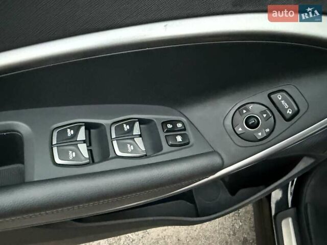 Черный Хендай Санта Фе, объемом двигателя 2.2 л и пробегом 129 тыс. км за 21877 $, фото 18 на Automoto.ua