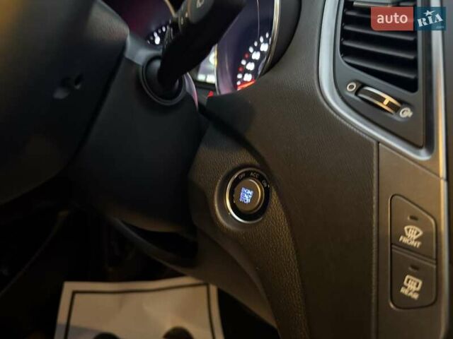 Черный Хендай Санта Фе, объемом двигателя 2.2 л и пробегом 129 тыс. км за 21877 $, фото 60 на Automoto.ua