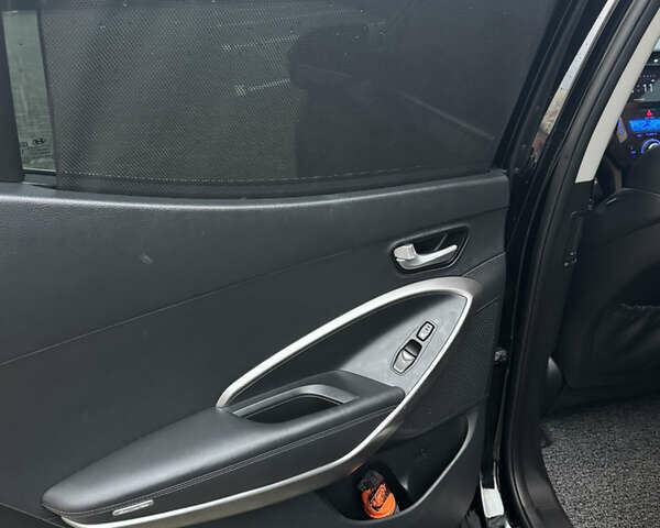 Черный Хендай Санта Фе, объемом двигателя 2 л и пробегом 180 тыс. км за 18200 $, фото 7 на Automoto.ua