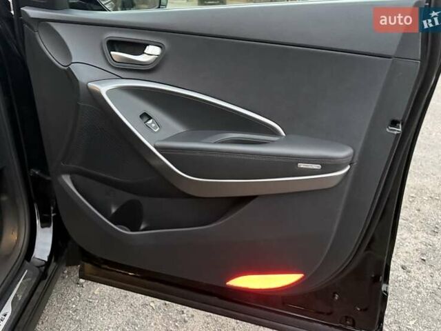 Черный Хендай Санта Фе, объемом двигателя 2.2 л и пробегом 129 тыс. км за 21877 $, фото 40 на Automoto.ua