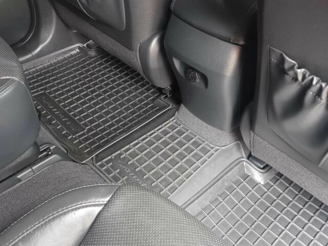 Черный Хендай Санта Фе, объемом двигателя 2.2 л и пробегом 131 тыс. км за 19200 $, фото 13 на Automoto.ua