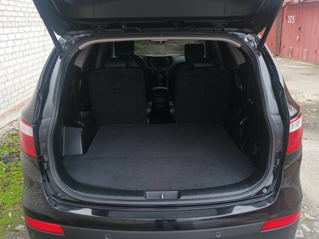 Черный Хендай Санта Фе, объемом двигателя 2.2 л и пробегом 131 тыс. км за 19200 $, фото 5 на Automoto.ua