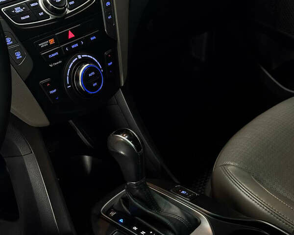 Черный Хендай Санта Фе, объемом двигателя 2.35 л и пробегом 135 тыс. км за 19800 $, фото 26 на Automoto.ua