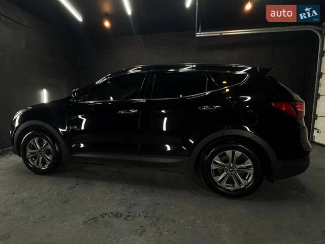 Черный Хендай Санта Фе, объемом двигателя 2.35 л и пробегом 135 тыс. км за 19800 $, фото 4 на Automoto.ua
