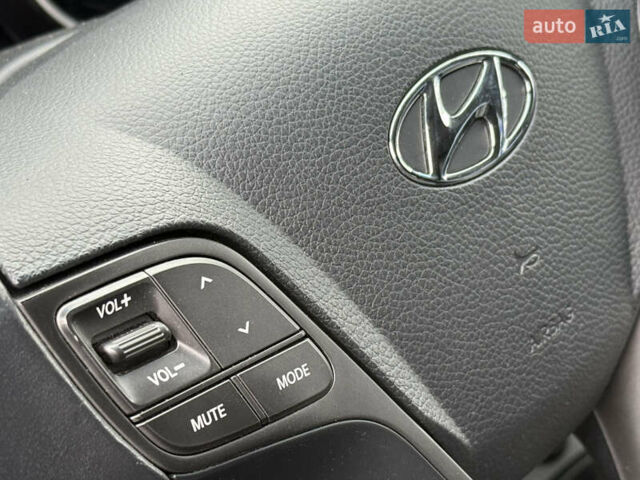 Черный Хендай Санта Фе, объемом двигателя 2.2 л и пробегом 190 тыс. км за 21650 $, фото 63 на Automoto.ua