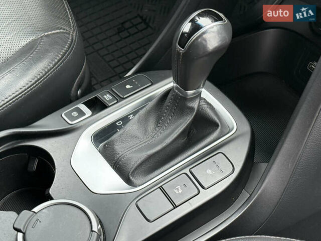 Чорний Хендай Санта Фе, об'ємом двигуна 2.2 л та пробігом 190 тис. км за 20999 $, фото 57 на Automoto.ua