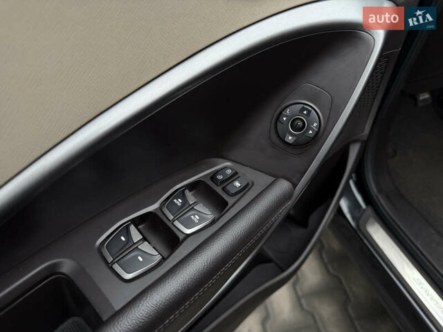 Черный Хендай Санта Фе, объемом двигателя 2.36 л и пробегом 128 тыс. км за 15700 $, фото 19 на Automoto.ua