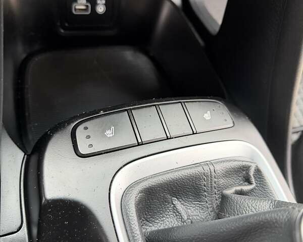 Черный Хендай Санта Фе, объемом двигателя 2.36 л и пробегом 141 тыс. км за 13699 $, фото 26 на Automoto.ua