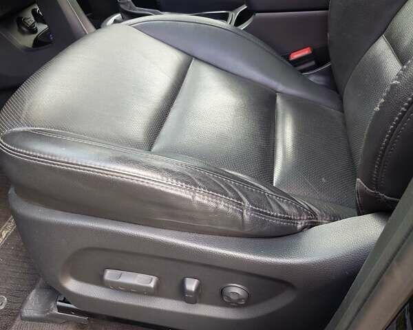 Черный Хендай Санта Фе, объемом двигателя 3.34 л и пробегом 117 тыс. км за 18300 $, фото 14 на Automoto.ua