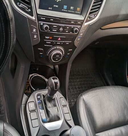 Черный Хендай Санта Фе, объемом двигателя 2 л и пробегом 200 тыс. км за 19500 $, фото 9 на Automoto.ua