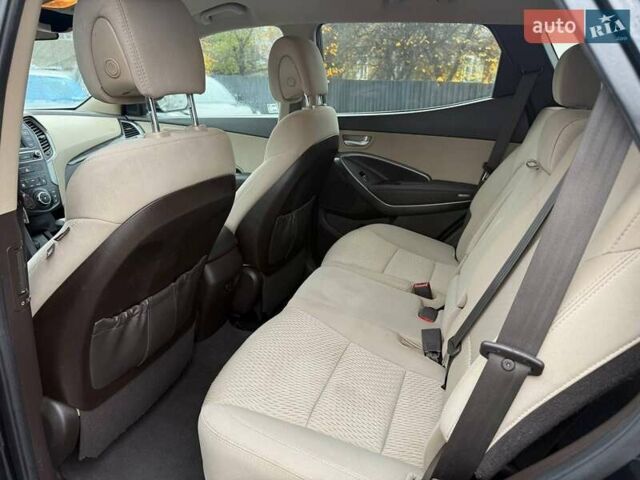 Черный Хендай Санта Фе, объемом двигателя 2.4 л и пробегом 245 тыс. км за 11200 $, фото 8 на Automoto.ua