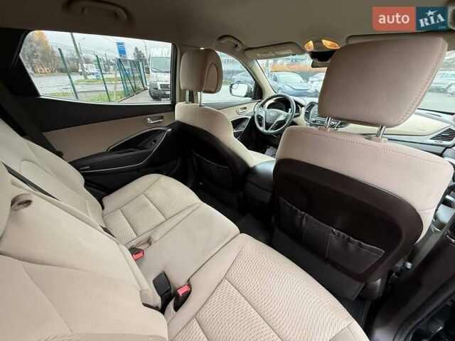 Черный Хендай Санта Фе, объемом двигателя 2.4 л и пробегом 245 тыс. км за 11200 $, фото 16 на Automoto.ua