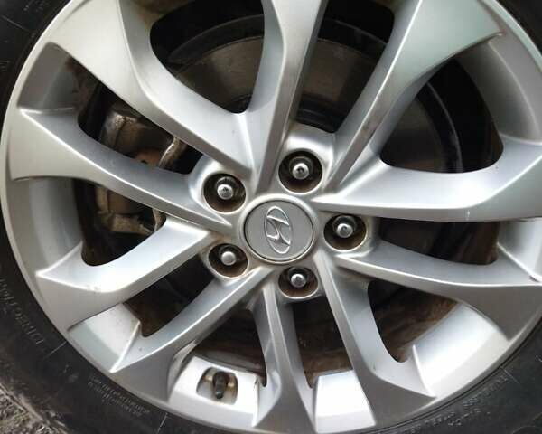 Чорний Хендай Санта Фе, об'ємом двигуна 2.4 л та пробігом 100 тис. км за 25000 $, фото 10 на Automoto.ua