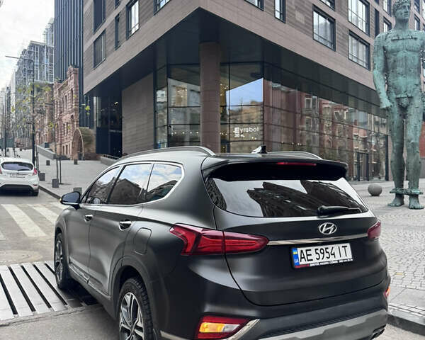 Черный Хендай Санта Фе, объемом двигателя 2.2 л и пробегом 92 тыс. км за 27000 $, фото 12 на Automoto.ua