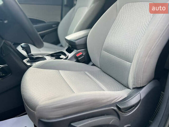 Черный Хендай Санта Фе, объемом двигателя 2.36 л и пробегом 130 тыс. км за 16300 $, фото 7 на Automoto.ua