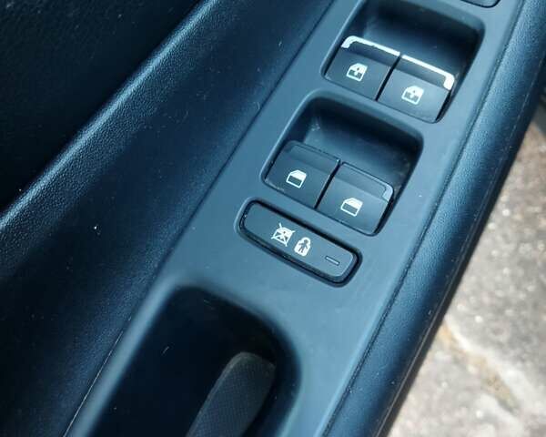 Чорний Хендай Санта Фе, об'ємом двигуна 2.4 л та пробігом 100 тис. км за 25000 $, фото 21 на Automoto.ua