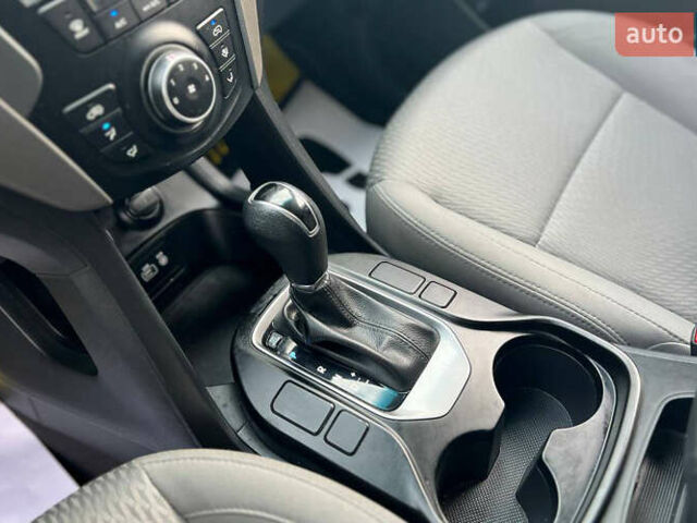 Черный Хендай Санта Фе, объемом двигателя 2.36 л и пробегом 130 тыс. км за 16300 $, фото 12 на Automoto.ua