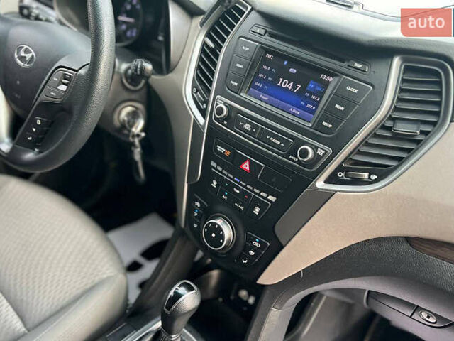 Черный Хендай Санта Фе, объемом двигателя 2.36 л и пробегом 130 тыс. км за 16300 $, фото 14 на Automoto.ua