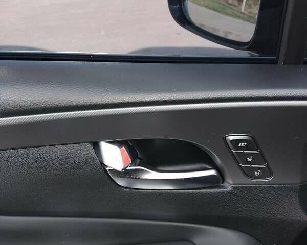 Черный Хендай Санта Фе, объемом двигателя 2.15 л и пробегом 137 тыс. км за 37950 $, фото 18 на Automoto.ua