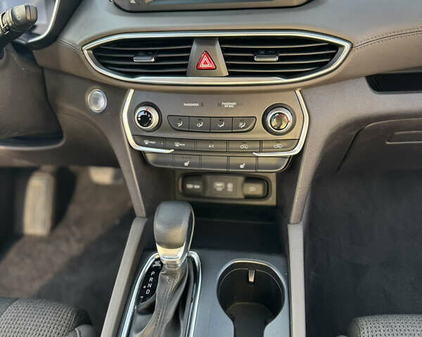 Черный Хендай Санта Фе, объемом двигателя 2.4 л и пробегом 49 тыс. км за 23000 $, фото 15 на Automoto.ua