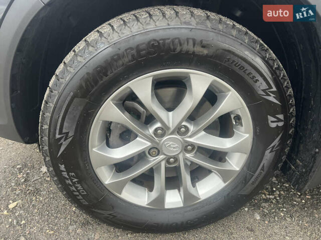 Черный Хендай Санта Фе, объемом двигателя 2.5 л и пробегом 15 тыс. км за 29000 $, фото 50 на Automoto.ua