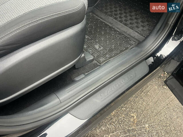 Черный Хендай Санта Фе, объемом двигателя 2.5 л и пробегом 15 тыс. км за 29000 $, фото 45 на Automoto.ua