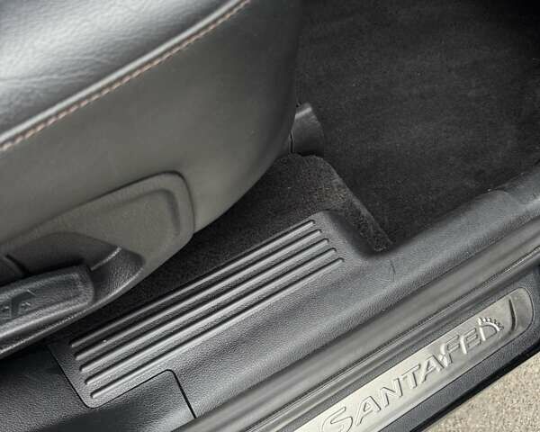 Чорний Хендай Санта Фе, об'ємом двигуна 2.2 л та пробігом 104 тис. км за 32000 $, фото 11 на Automoto.ua