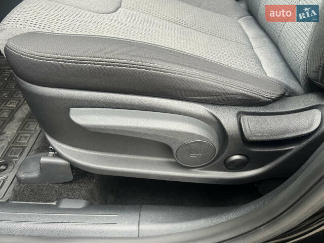 Черный Хендай Санта Фе, объемом двигателя 2.5 л и пробегом 15 тыс. км за 29000 $, фото 27 на Automoto.ua