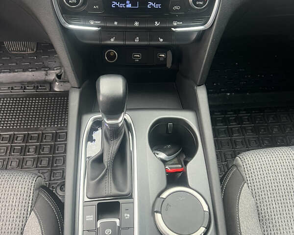 Черный Хендай Санта Фе, объемом двигателя 2.5 л и пробегом 15 тыс. км за 29000 $, фото 39 на Automoto.ua