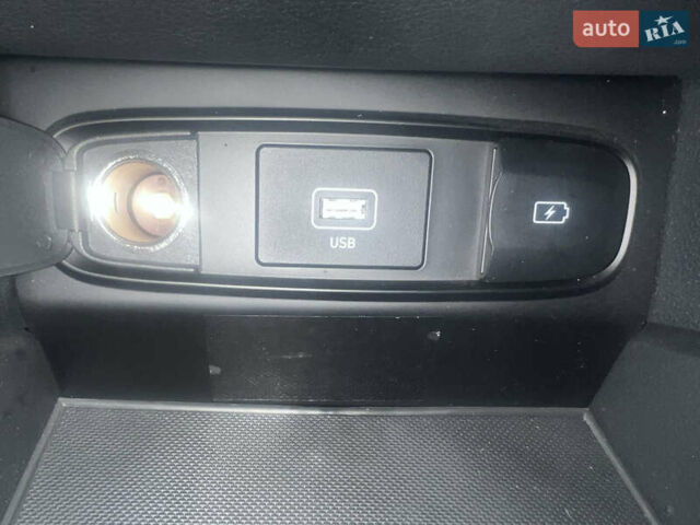 Черный Хендай Санта Фе, объемом двигателя 2.5 л и пробегом 15 тыс. км за 29000 $, фото 30 на Automoto.ua