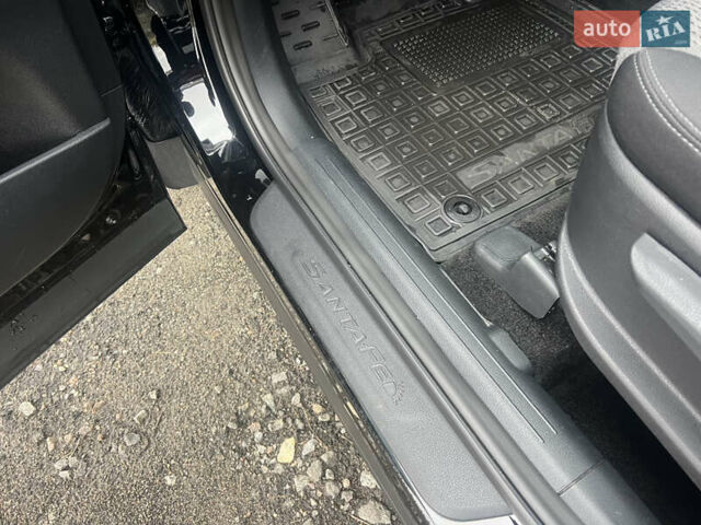 Черный Хендай Санта Фе, объемом двигателя 2.5 л и пробегом 15 тыс. км за 29000 $, фото 26 на Automoto.ua