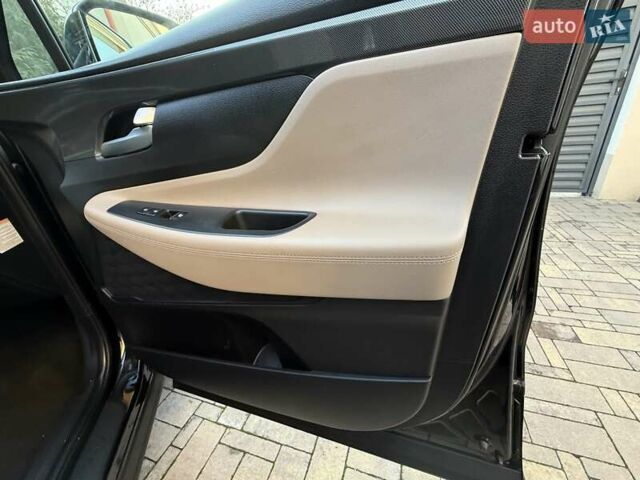 Черный Хендай Санта Фе, объемом двигателя 1.6 л и пробегом 105 тыс. км за 32300 $, фото 23 на Automoto.ua