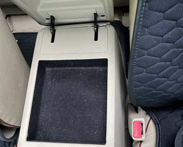 Фиолетовый Хендай Санта Фе, объемом двигателя 2.19 л и пробегом 265 тыс. км за 9500 $, фото 31 на Automoto.ua