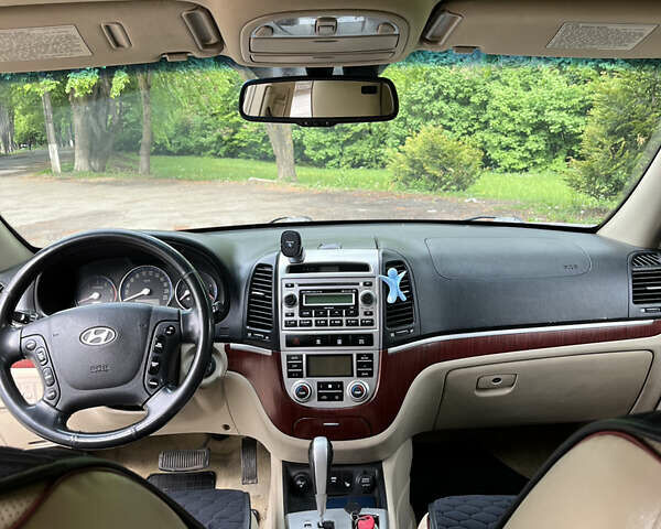 Фиолетовый Хендай Санта Фе, объемом двигателя 2.19 л и пробегом 265 тыс. км за 9500 $, фото 13 на Automoto.ua