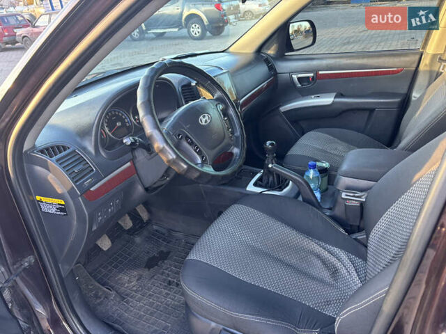 Фиолетовый Хендай Санта Фе, объемом двигателя 2.19 л и пробегом 400 тыс. км за 9000 $, фото 5 на Automoto.ua