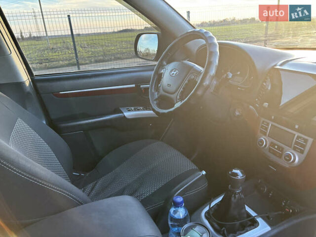 Фиолетовый Хендай Санта Фе, объемом двигателя 2.19 л и пробегом 400 тыс. км за 9000 $, фото 7 на Automoto.ua