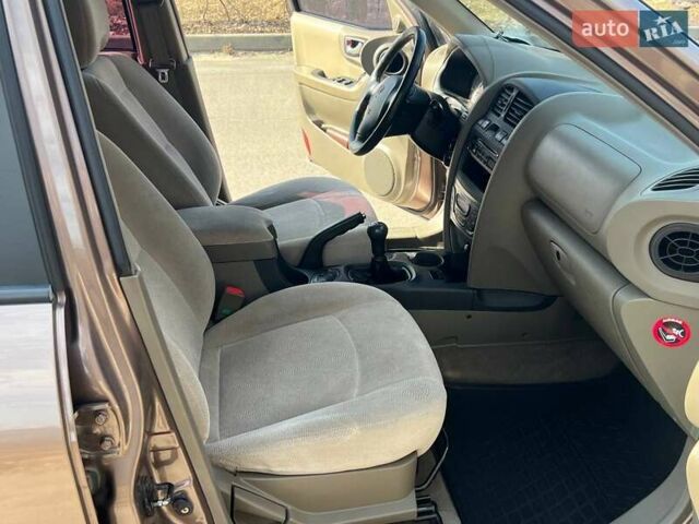 Коричневий Хендай Санта Фе, об'ємом двигуна 2 л та пробігом 130 тис. км за 7500 $, фото 6 на Automoto.ua