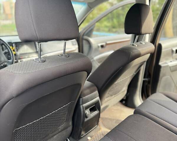 Коричневый Хендай Санта Фе, объемом двигателя 2.2 л и пробегом 160 тыс. км за 12700 $, фото 5 на Automoto.ua