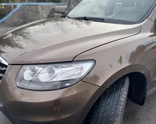 Коричневый Хендай Санта Фе, объемом двигателя 2.2 л и пробегом 160 тыс. км за 12700 $, фото 2 на Automoto.ua