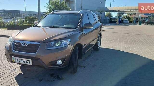 Хендай Санта Фе 2011 в Киеве на Automoto.ua Коричневый Хендай Санта Фе, объемом двигателя 2.2 л и пробегом 358 тыс. км за 11900 $, фото 1 на Automoto.ua
