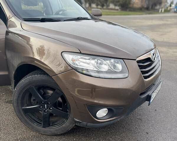 Коричневый Хендай Санта Фе, объемом двигателя 2.2 л и пробегом 160 тыс. км за 12700 $, фото 3 на Automoto.ua