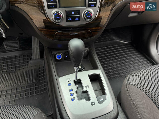 Коричневый Хендай Санта Фе, объемом двигателя 2.36 л и пробегом 195 тыс. км за 11900 $, фото 30 на Automoto.ua