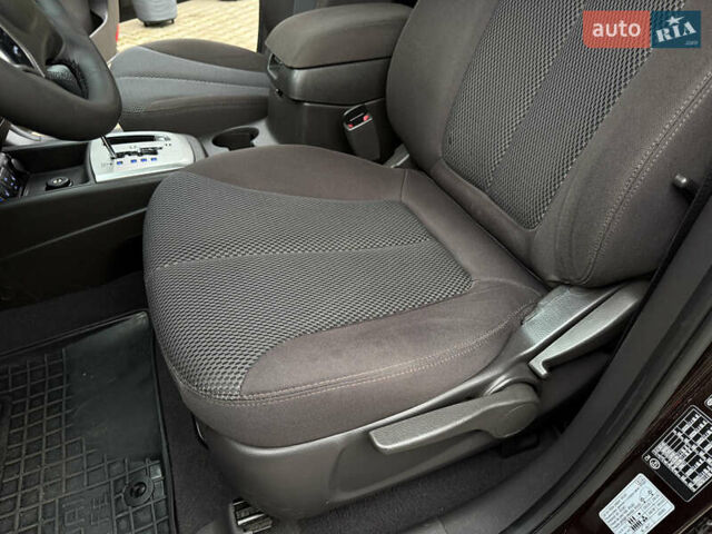 Коричневый Хендай Санта Фе, объемом двигателя 2.36 л и пробегом 195 тыс. км за 11900 $, фото 12 на Automoto.ua