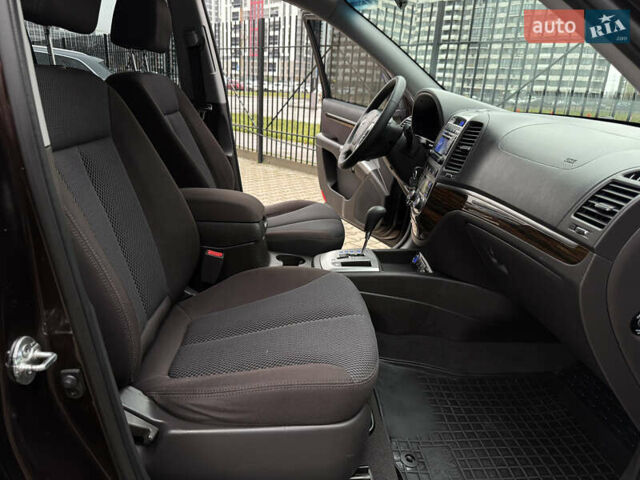 Коричневый Хендай Санта Фе, объемом двигателя 2.36 л и пробегом 195 тыс. км за 11900 $, фото 23 на Automoto.ua