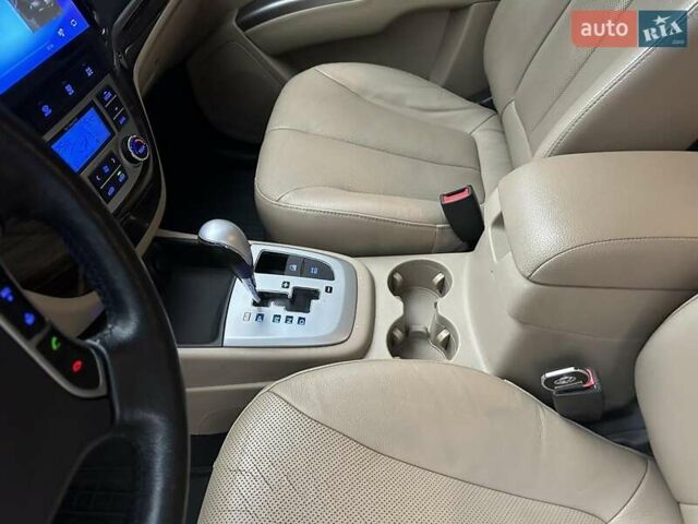 Коричневый Хендай Санта Фе, объемом двигателя 2.2 л и пробегом 180 тыс. км за 14300 $, фото 16 на Automoto.ua