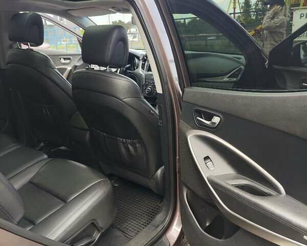 Коричневый Хендай Санта Фе, объемом двигателя 2.36 л и пробегом 262 тыс. км за 14900 $, фото 4 на Automoto.ua